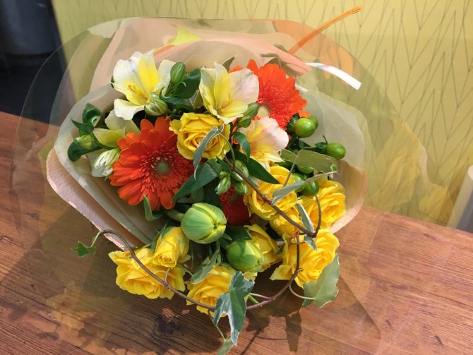 自宅に花を飾ってみましょう